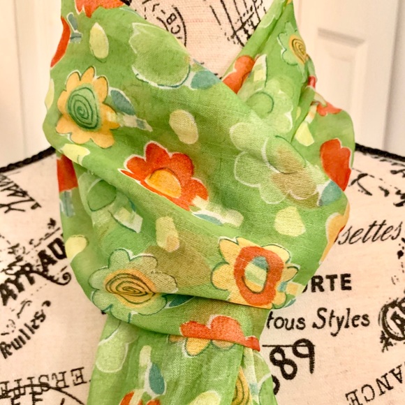 Cute flowered retro design sheer scarf - Picture 2 of 2